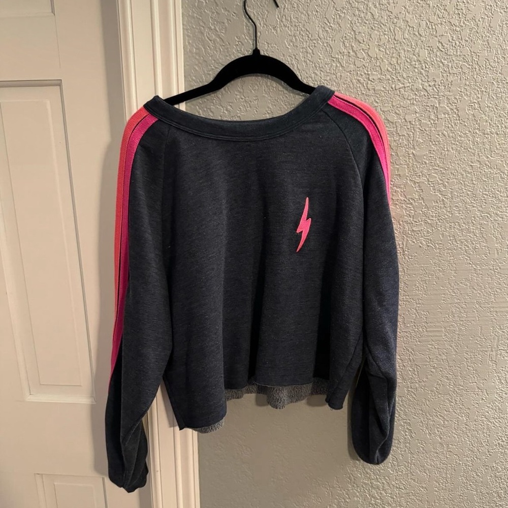 Size large aviator nation cropped hoodie ￼